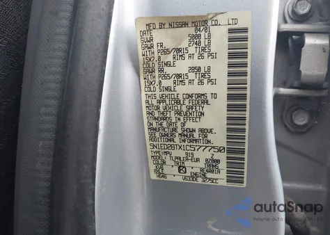 2001 Nissan Xterra Xe-V6 z USA, uszkodzony, nr VIN 5N1ED28TX1C577750